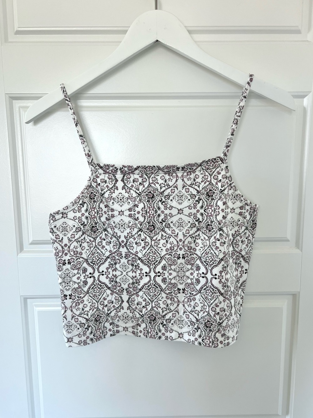 Me to We // NWOT Women's Vintage Cottagecore Spaghetti Strap Cami Crop Top